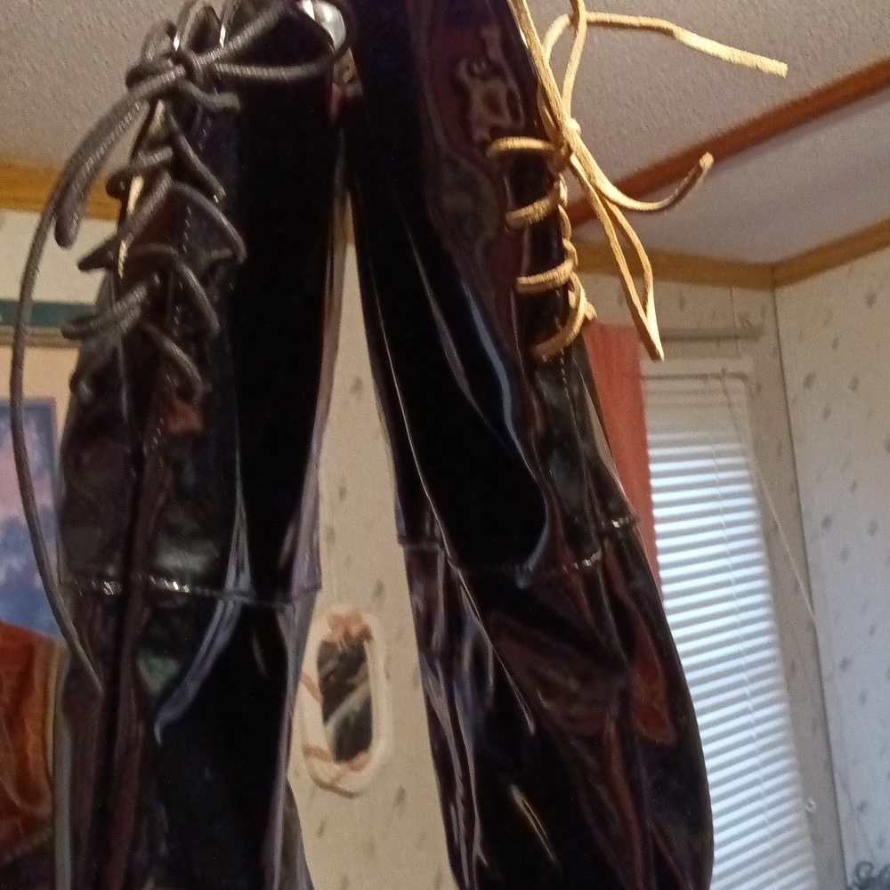 Boots - Picture 7 of 10